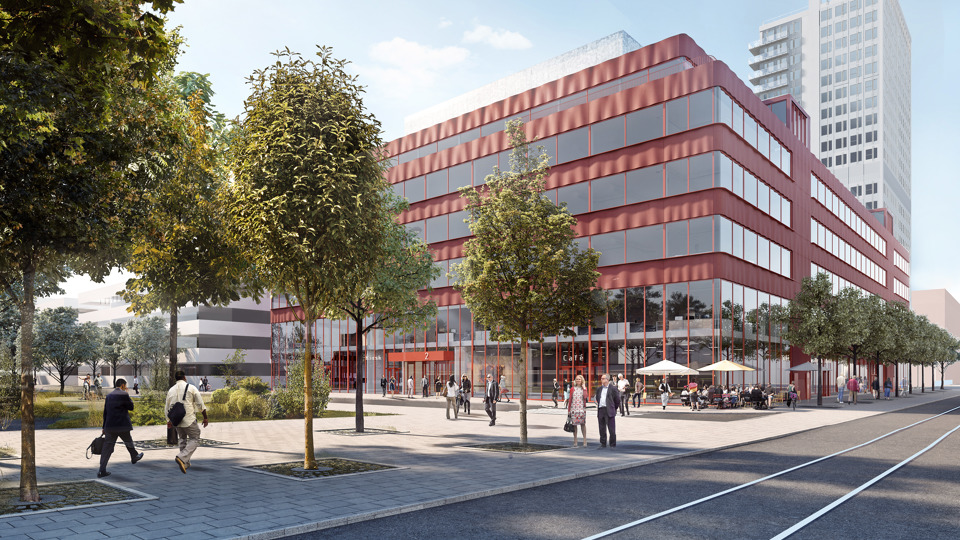 Människor går på ett torg framför ett rött hus i flera våningar. Illustration.